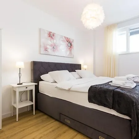 Karla's Exclusive Апартаменти *