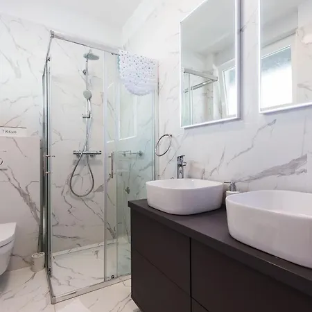 Karla's Exclusive Апартаменты *